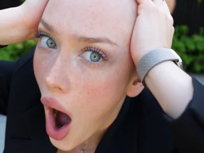 Reference performer in the second screaming close-up